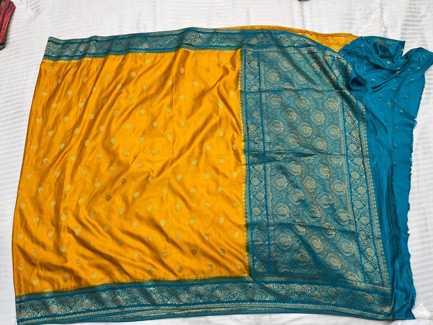 Mashru satin Gold contrast 