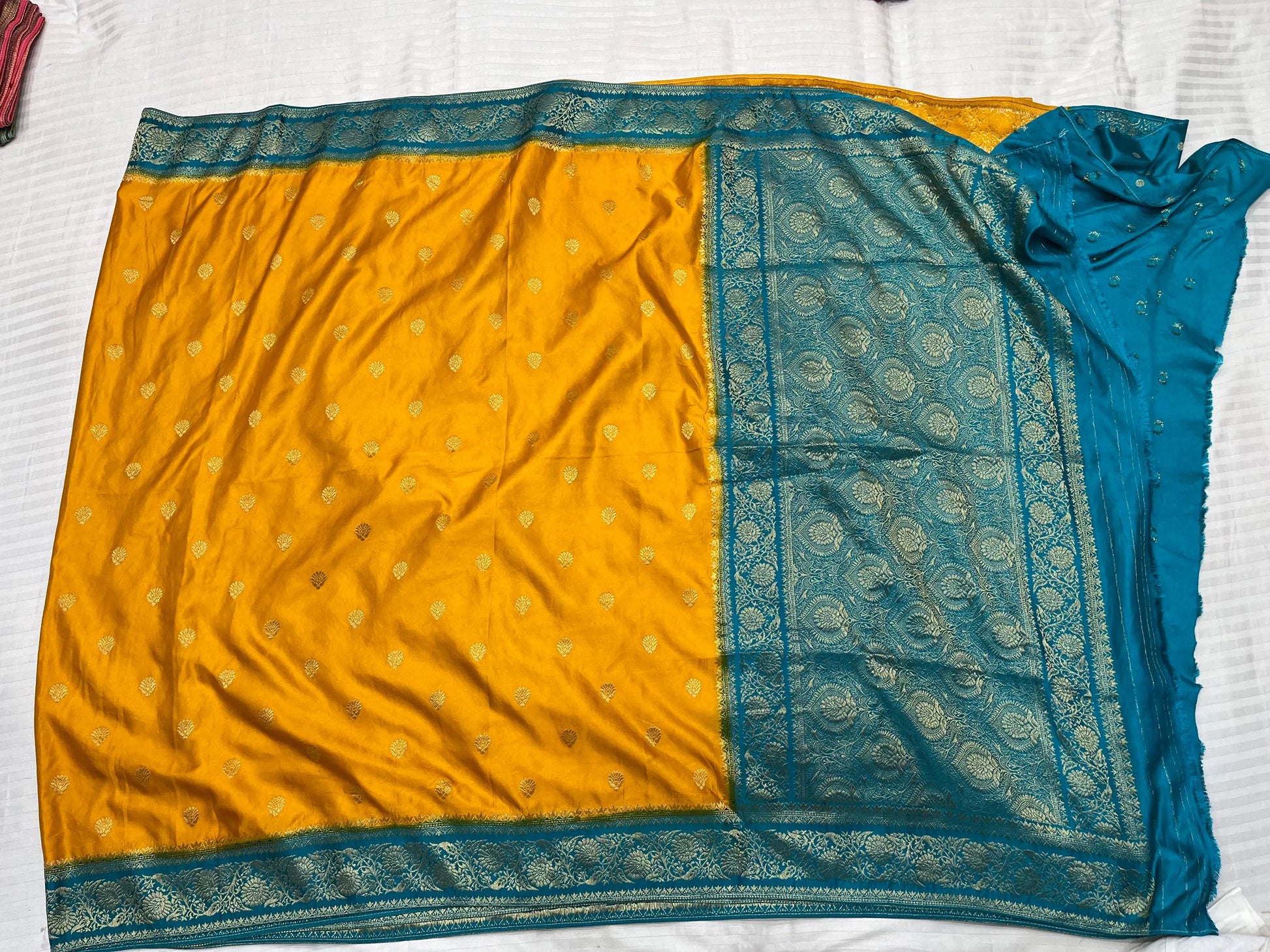 Mashru satin Gold contrast 